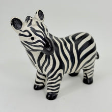 將圖片載入圖庫檢視器 Soapstone Zebra, 5" Looking Aside