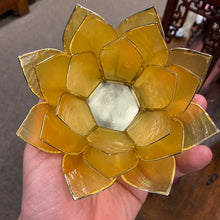 Load image into Gallery viewer, Capiz Shell Lotus 5” Tealights
