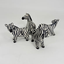 將圖片載入圖庫檢視器 Soapstone Zebra, 5" Looking Aside
