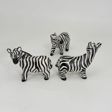 將圖片載入圖庫檢視器 Soapstone Zebra, 5" Looking Aside
