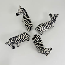 將圖片載入圖庫檢視器 Soapstone Zebra, 5" Looking Aside
