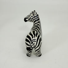 將圖片載入圖庫檢視器 Soapstone Zebra, 5" Looking Aside
