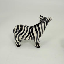 將圖片載入圖庫檢視器 Soapstone Zebra, 5" Looking Aside
