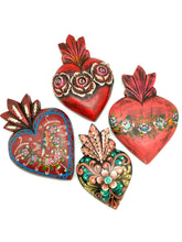 Cargar imagen en el visor de la galería, Small Melagro Painted Hearts
