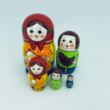 Load image into Gallery viewer, Russian 5 Piece Nesting Doll Set
