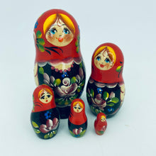 Charger l&#39;image dans la galerie, Russian 5 Piece Nesting Doll Set
