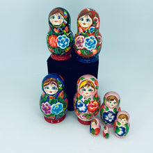 将图片加载到图库查看器，Small Nesting Dolls from Russia
