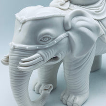 将图片加载到图库查看器，White Porcelain Samantabhadra on Elephant
