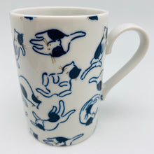 Load image into Gallery viewer, Japanese Porcelain Cat Mug
