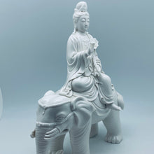 将图片加载到图库查看器，White Porcelain Samantabhadra on Elephant
