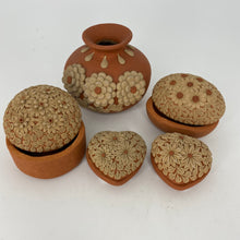 Load image into Gallery viewer, Pottery By Valasco
