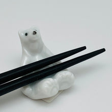 Charger l&#39;image dans la galerie, Japanese Porcelain Chopstick Rest
