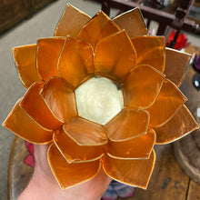Cargar imagen en el visor de la galería, Capiz Shell Lotus 5” Tealights
