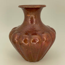 將圖片載入圖庫檢視器 Scalloped Copper Vase from Santa Clara Del Cobre
